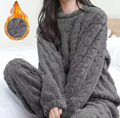 🎁 Pantalón GRATIS – ¡Solo por HOY! | Llévate el Conjunto Completo Abrazo Polar™ – Pijama Polar Trenza